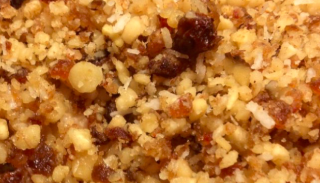 Raw Apple Crumble